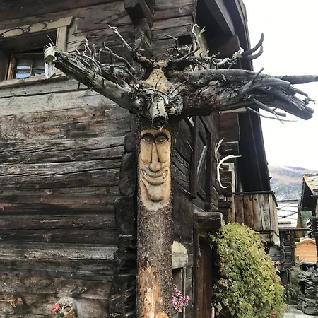 Lonys Wanderlust Nahe Zermatt Sankt Niklaus